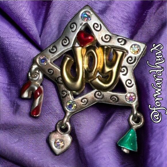 Set of AJMC Silver Tone Star Shaped Christmas Holiday Brooches with Dangling Cha - Picture 1 of 11
